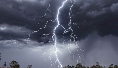 Avertizare meteo ANM de furtuni şi ploi torenţiale Cod portocaliu de