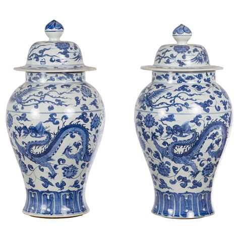 Pair Of Chinese Blue And White Porcelain Lidded Tea Canisters At 1stdibs