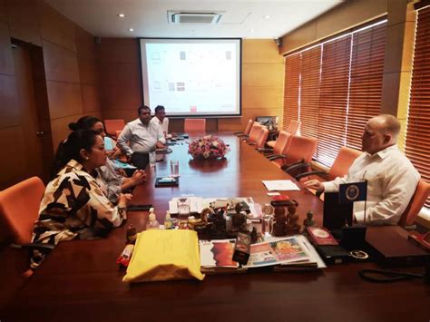 Dialogan Embajador De Cuba Y Grupo Empresarial De Sri Lanka Noticias Prensa Latina