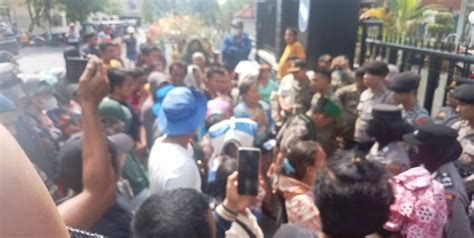 Kantor Wali Kota Sibolga Didemo Mahasiswa Dan Pedagang Opung News