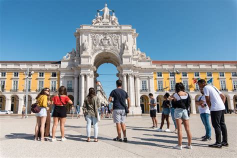 Lisbona Tour A Piedi Del Vecchio Quartiere Alfama Getyourguide