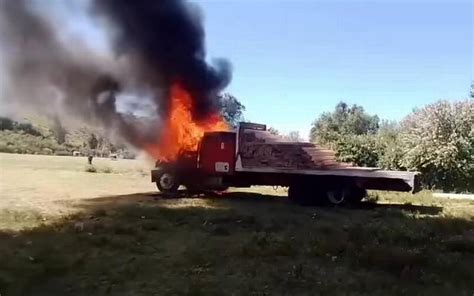 Pobladores queman camión de supuestos talamontes en Ocuilan Edomex