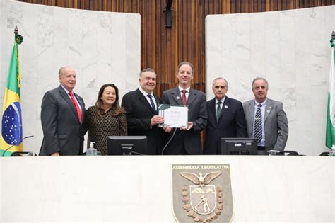 Sess O Solene Da Alep Celebra Os Anos Da Sociedade Paranaense De