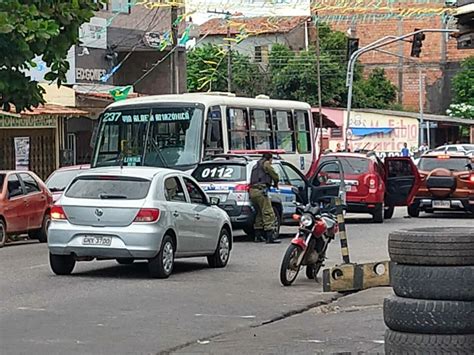 Assaltantes Fazem Dono De Carro Refém E Trocam Tiros Com A Polícia Na