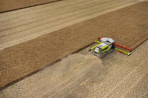 Claas Lexion Combine Gets Performance Updates Larger Grain Tank For 2023