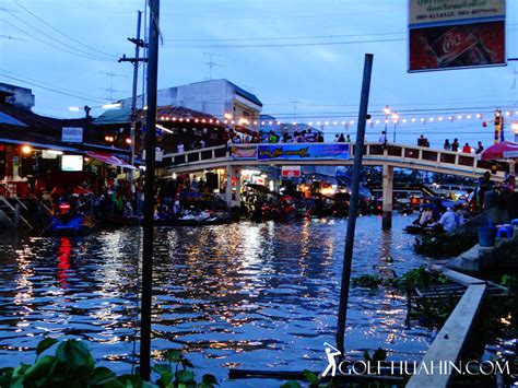 Amphawa Floating Market in Samut Songkhram