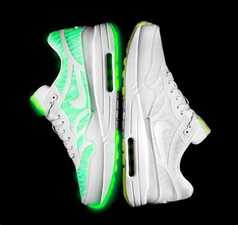 Nike Air Max 1 Prm Tape Glow In The Dark Le Site De La Sneaker