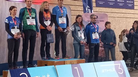 Sports Course En Montagne Larl Sienne Corinne Michel Sur Le Podium