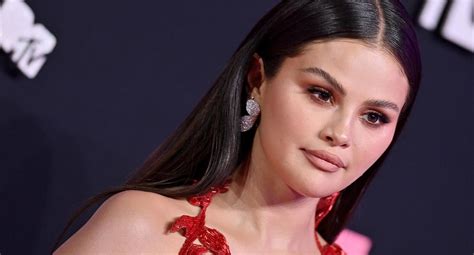 Selena Gomez Almost Unrecognisable In New Photo Completely