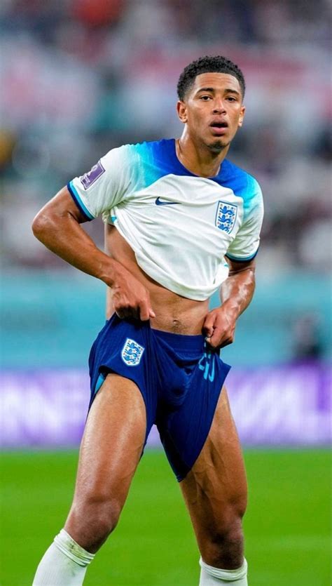 Pin by Veyñ on Bellingham Soccer players hot Cute football players