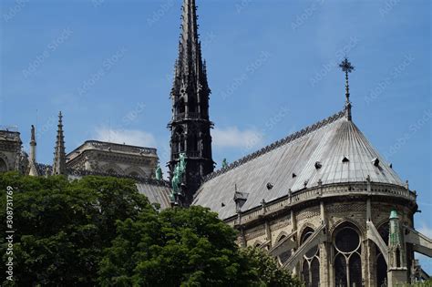 Foto De Vierungsturm Der Kathedrale Notre Dame In Paris Vor Dem