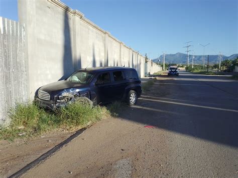 Tras Chocar Abandonan Auto En La Avenida Montessori