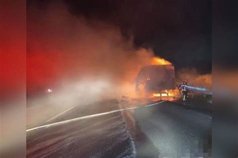 Carreta Pega Fogo E Interdita Trecho Da Rodovia Castello Branco Em Itu