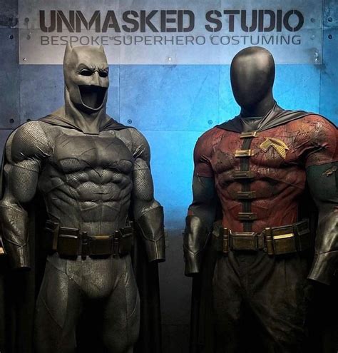 Pin de kazokunookite en 映画 en 2024 Armadura de batman Trajes de