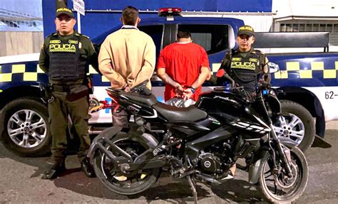 Dos Hombres Fueron Capturados Por La Polic A Nacional Con Un Arma De