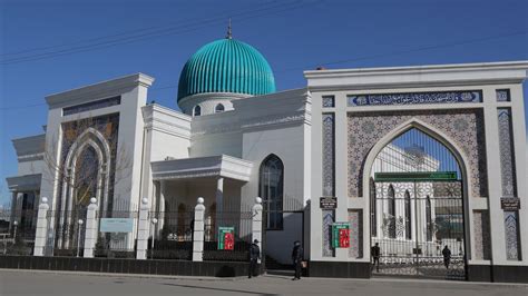 JONLI MUFTIY HAZRAT TOSHKЕNT SHAHRIDAGI OLTINTEPA MASJIDIGA JUMA