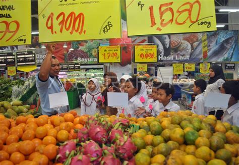 BELAJAR MENGENAL PASAR MODERN | ANTARA Foto