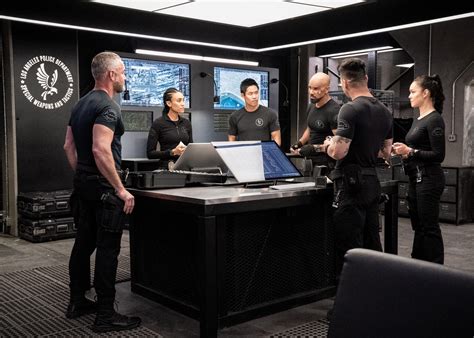 SWAT Exiles: Original Series Cast Members May Return for Spin-Off