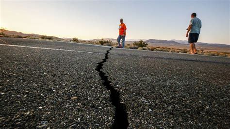 Seismic selfies: Massive earthquake surface rupture becomes tourist ...