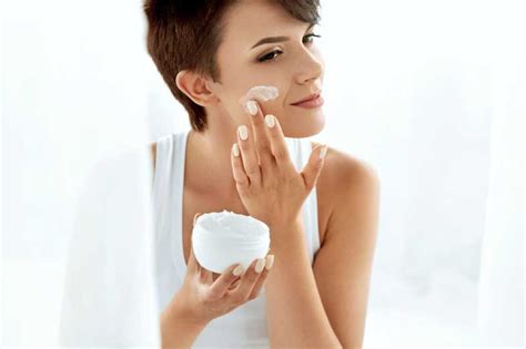 How To Soothe Irritated Skin On Face 12 Tips Skin Care Geeks