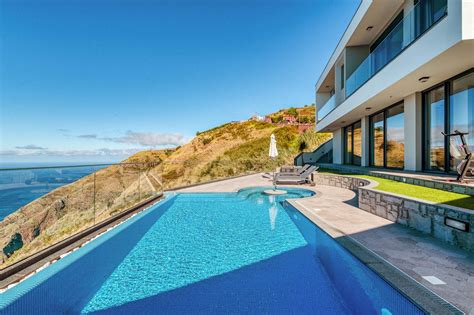 MADEIRA - Modern waterfront villa on the edge of the cliff with ...