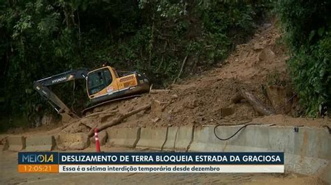 Deslizamento De Terra Provoca Bloqueio Da Estrada Da Graciosa Der Vai