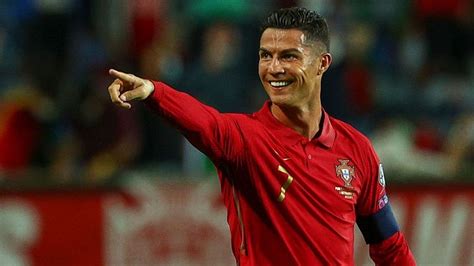 Cristiano Ronaldo Se Convirtió En El Primer Jugador En Marcar 100 Goles En Partidos Oficiales De