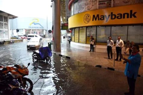 Beberapa Kawasan Di Pulau Pinang Dilanda Ribut Banjir Kilat Utusan