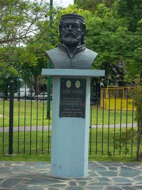 Monumentos Y Estatuas De Buenos Aires Saavedra