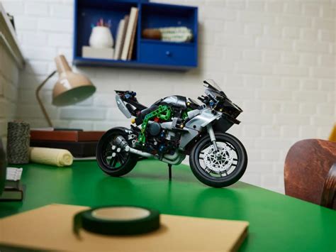 Fresh images look closer at upcoming LEGO Technic sets