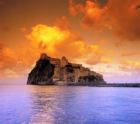 Top 10 Incredible Italian Castles - Places To See In Your Lifetime