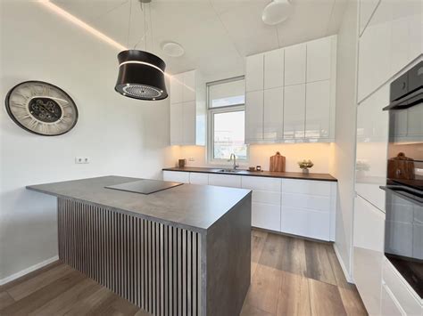 Opi H S Og Sex B Ir Til S Nis Ar Sem Gamli Leikfimisalurinn Var Ur Feykir Is