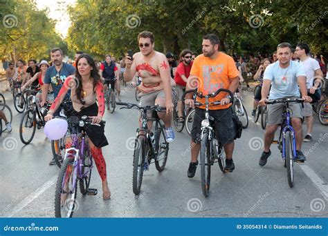 Nacktes Radrennen In Saloniki Griechenland Redaktionelles Stockbild