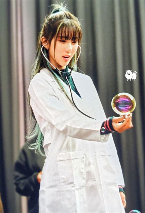 Pin By Lia On Dreamcatcher Yoohyeon Lab Coat Coat Fashion