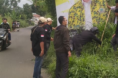 Aparat Gabungan Tertibkan Baliho Caleg Rakyat Bogor