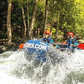 Los mejores lugares para practicar rafting y barranquismo en España y