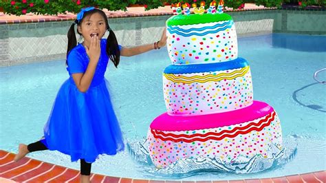 Watch Toys And Colors S1 E82 Wendy S Giant Inflatable Birthday Cake