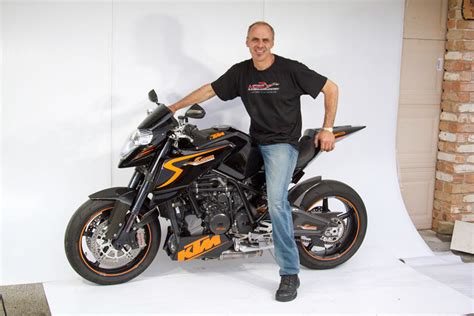 KTM RC R Naked MC RoadRunner