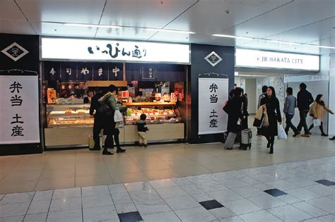 【福岡】博多駅直結「jr博多シティ」徹底ガイド！みやげもグルメもココできまり【初旅行者必見】｜るるぶandmore