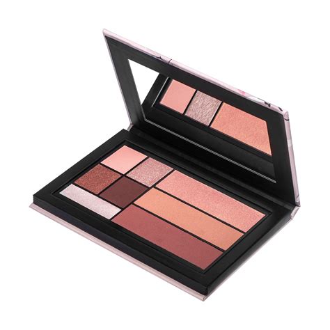 RADIANT СЕНКИ ЗА ОЧИ NUDE MULTI PALETTE Магазини Ivis Парфюми Козметика Гримове Био храни