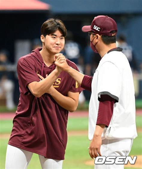 2연승 홍원기 감독 장재영 계속 성장하는 모습 데뷔 첫 승 축하해 고척 톡톡 네이트 스포츠