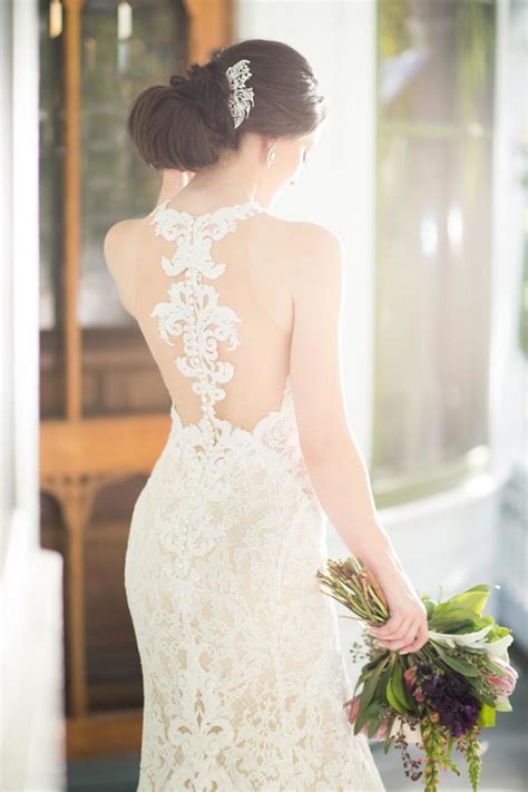 Figurbetontes Brautkleid In Nude Mit Cremefarbener Spitze Tattoo Effekt Und Elegantem R Cken