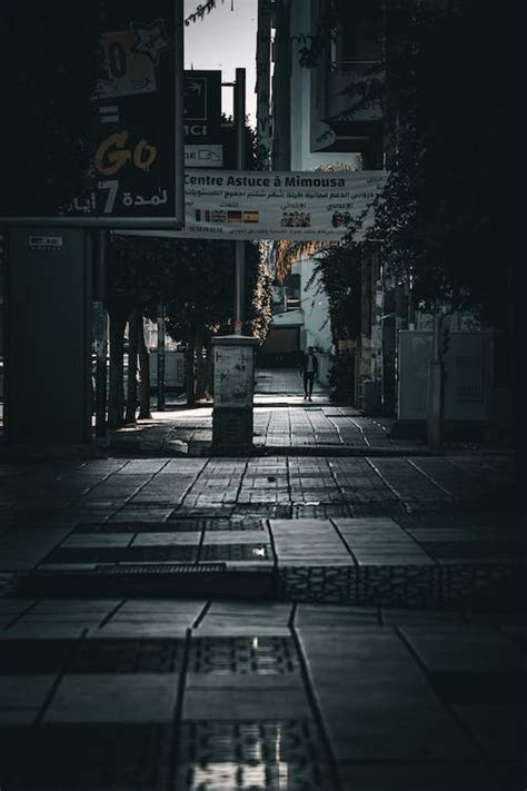 Sidewalk in City · Free Stock Photo