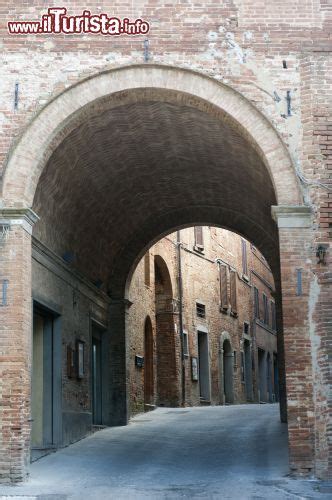 Il Borgo Antico Di Torrita Di Siena In Valdichiana Foto Torrita