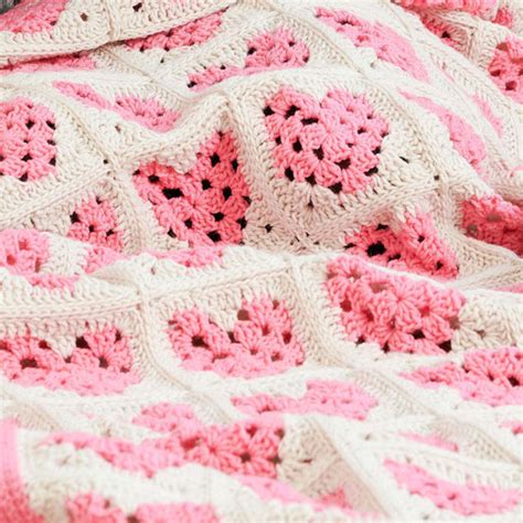 Red Heart Field Of Daisies Blanket Crochet Kit