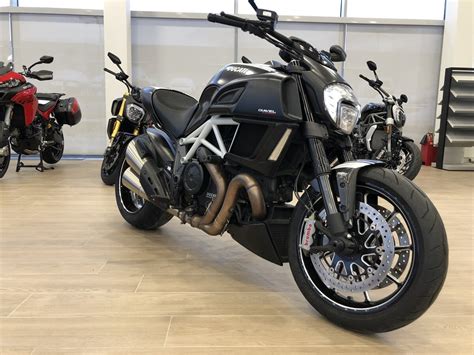 Купить б у Ducati Diavel Carbon инжектор передач в Москве чёрный naked bike года на Авто