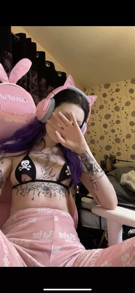 Fuck Me On The Pink Gaming Chair Nudes Girlswithneonhair Nude Pics Org