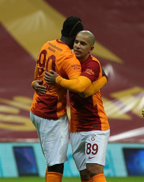 Trt Spor On Twitter Yeniden Bir Aradalar Sofiane Feghouli Mbaye