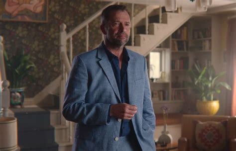 Xem phim Sex Education tôi bỗng nhớ lại cái ngày kiểm tra camera trong nhà và phát hiện sự thật