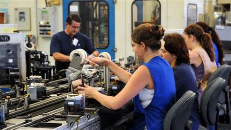 La economía se enfría la industria y la construcción volvieron a caer